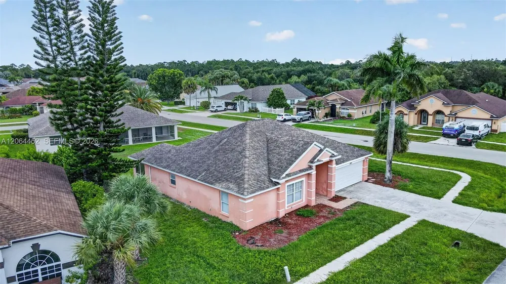 1502 Scholar CT Lehigh Acres, FL 33971