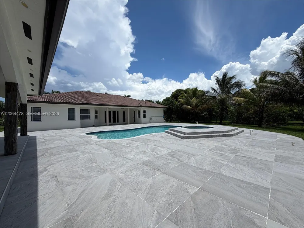 19690 SW 210th St Miami, FL 33187
