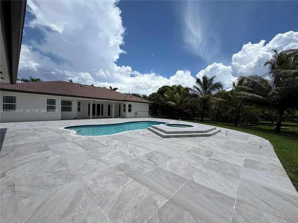19690 SW 210th St Miami, FL 33187