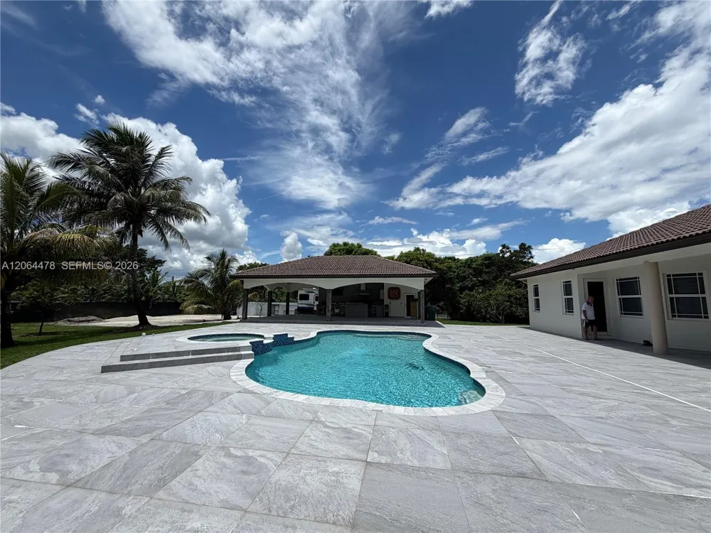 19690 SW 210th St Miami, FL 33187