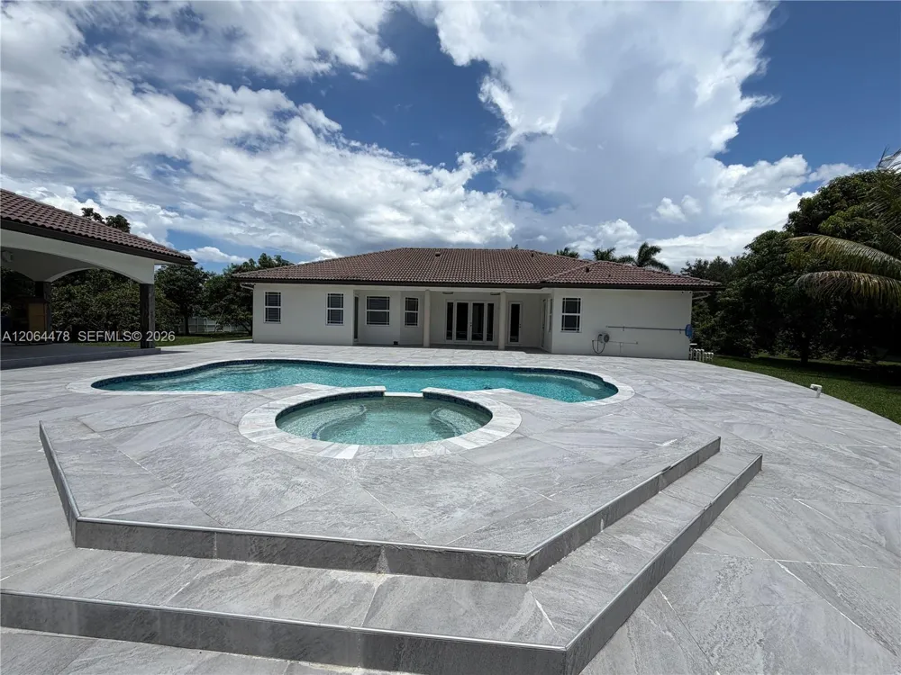 19690 SW 210th St Miami, FL 33187