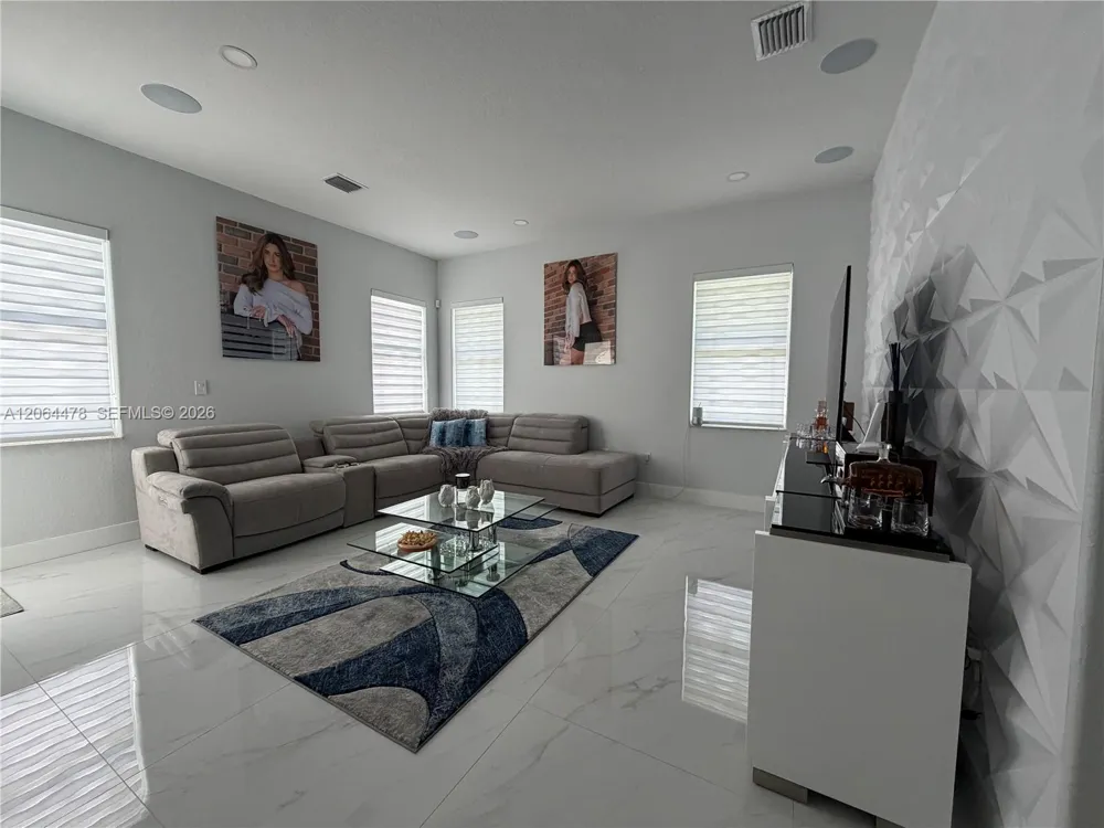 19690 SW 210th St Miami, FL 33187