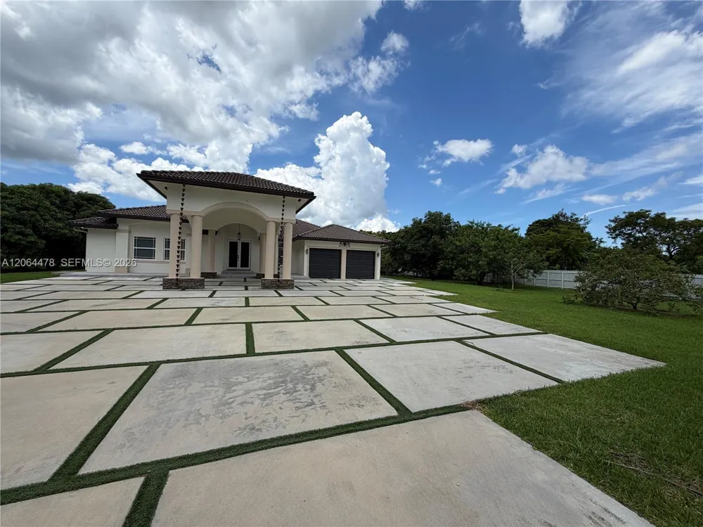 19690 SW 210th St Miami, FL 33187