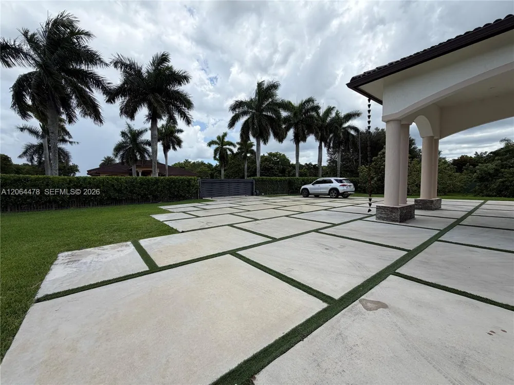 19690 SW 210th St Miami, FL 33187