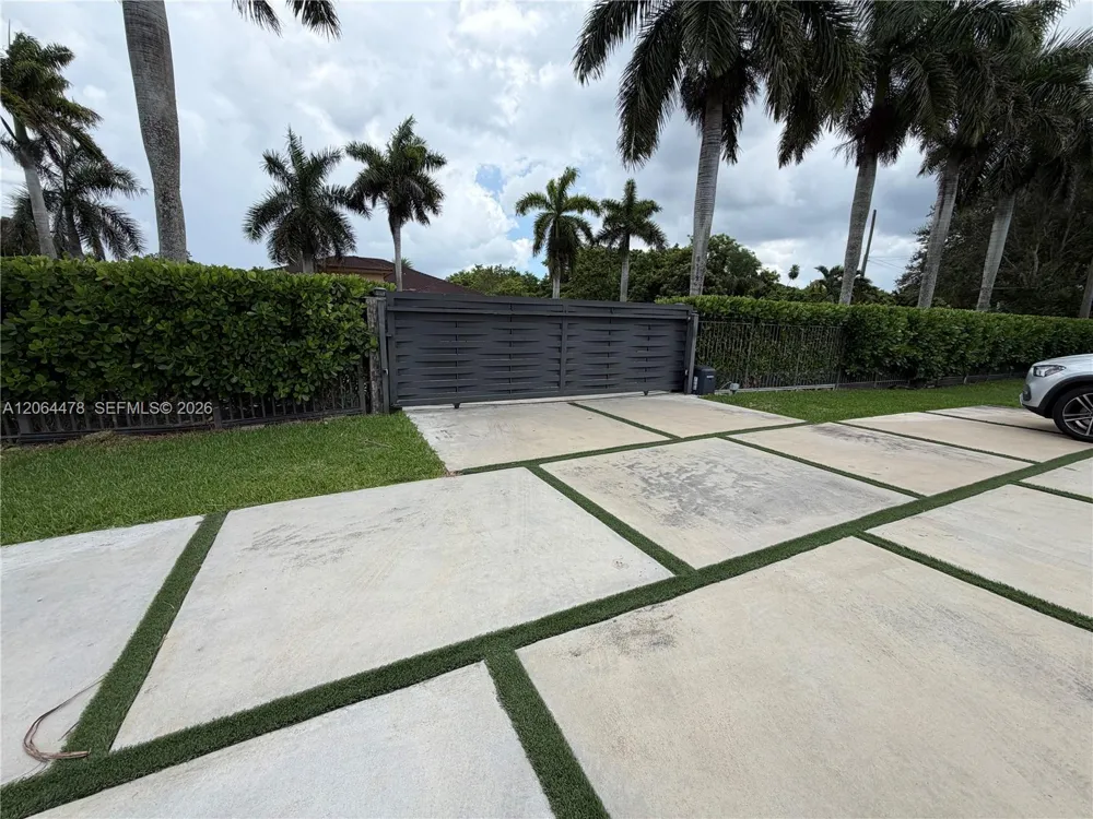 19690 SW 210th St Miami, FL 33187
