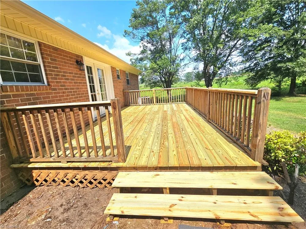 118 Pickshin Avenue Dobson, NC 27017