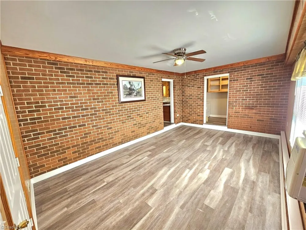 118 Pickshin Avenue Dobson, NC 27017