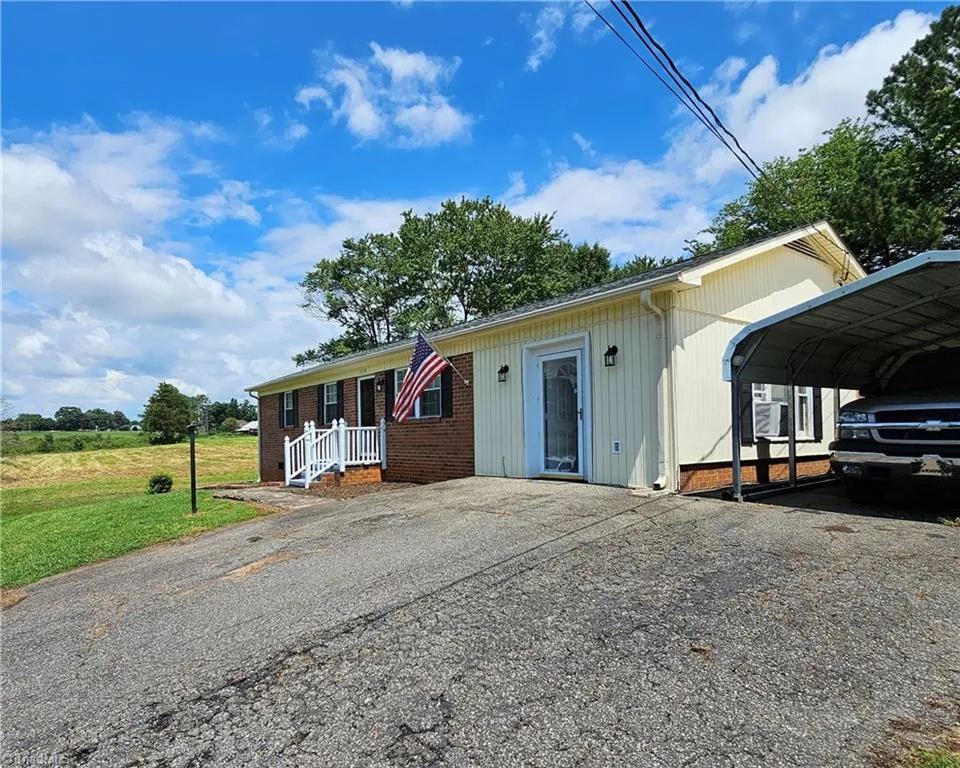 118 Pickshin Avenue Dobson, NC 27017