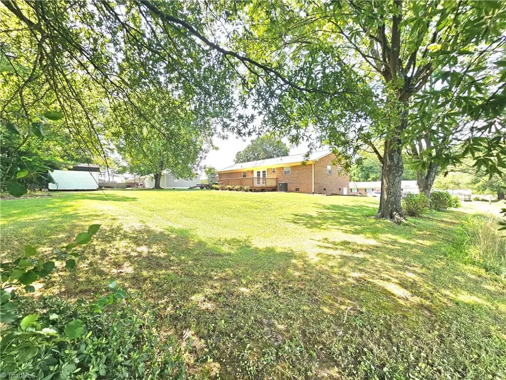 118 Pickshin Avenue Dobson, NC 27017