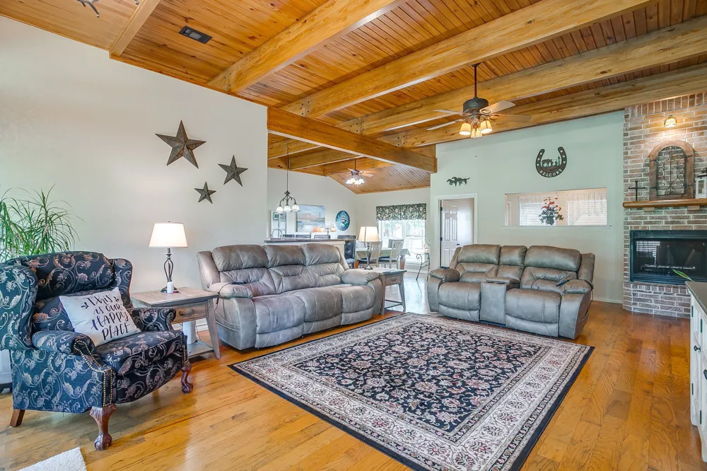 7921 County Road 915b Joshua, TX 76058