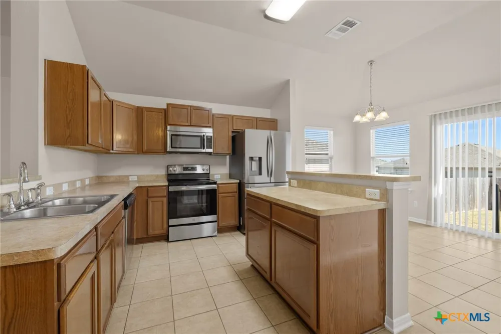 2417 Stoneham Temple, TX 76504