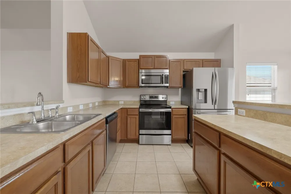 2417 Stoneham Temple, TX 76504