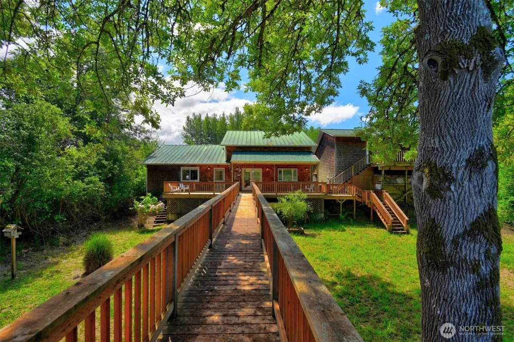 347 E Birnie Slough Road Cathlamet, WA 98612