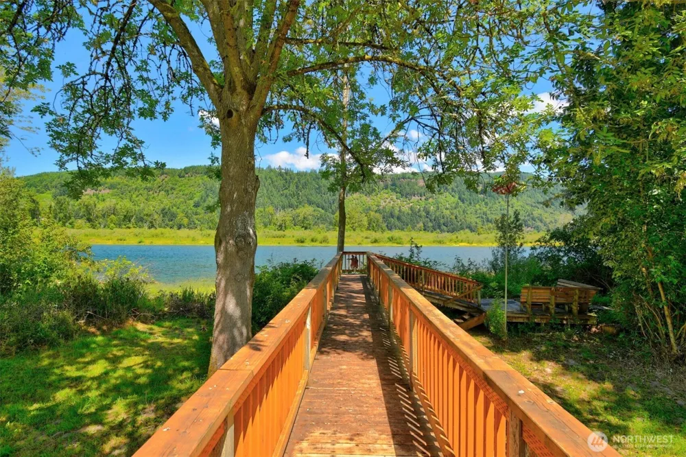 347 E Birnie Slough Road Cathlamet, WA 98612