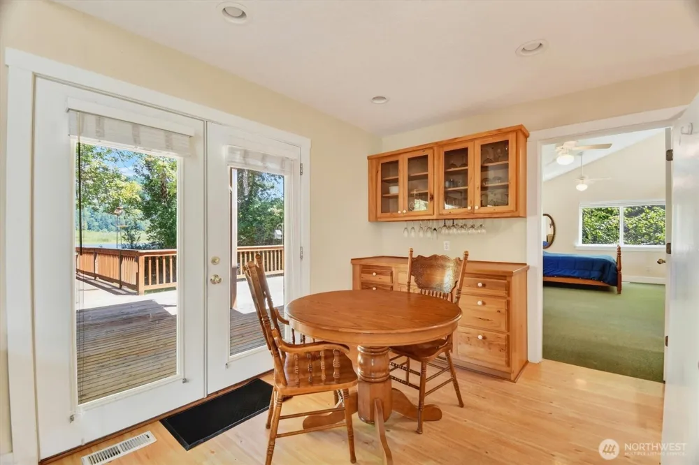 347 E Birnie Slough Road Cathlamet, WA 98612