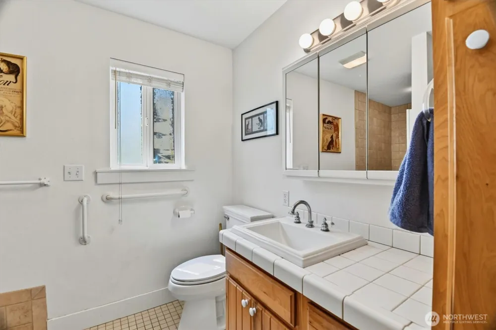 347 E Birnie Slough Road Cathlamet, WA 98612