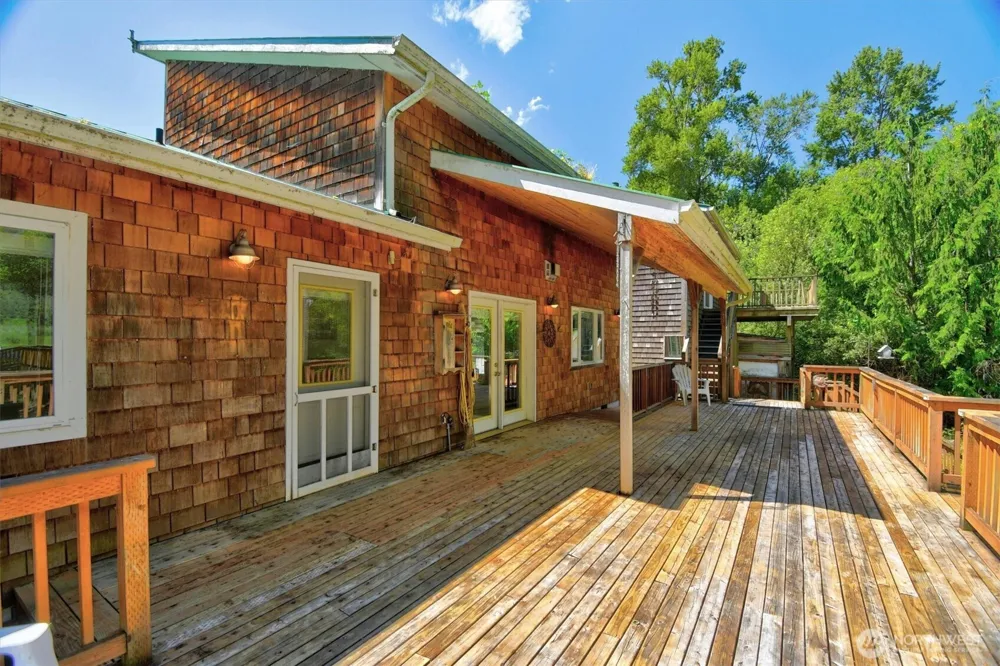347 E Birnie Slough Road Cathlamet, WA 98612