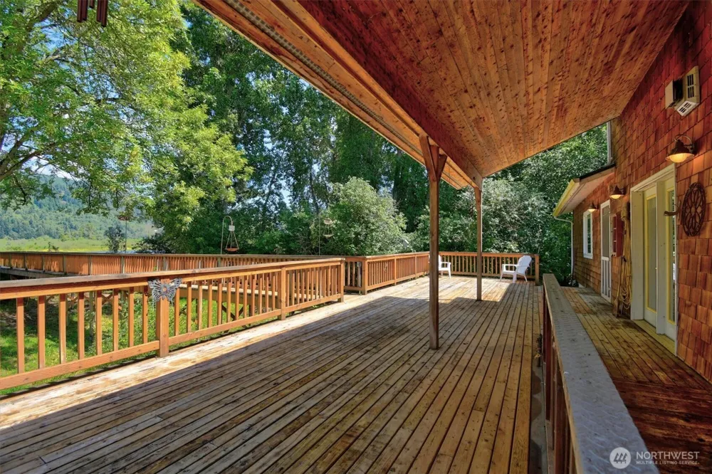 347 E Birnie Slough Road Cathlamet, WA 98612