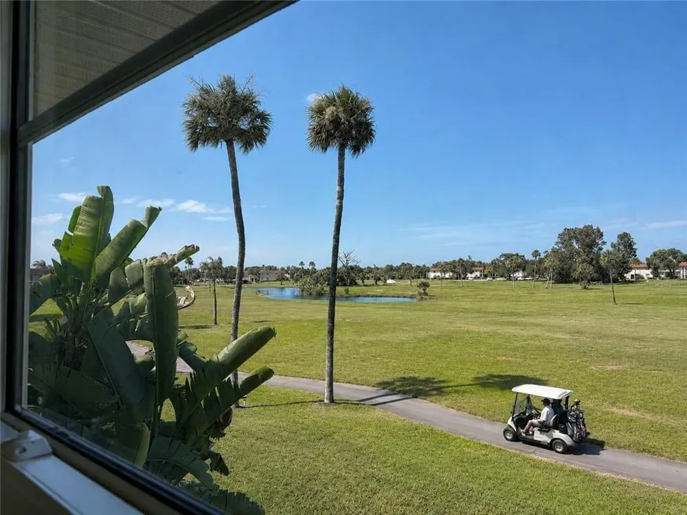 55 WOODLAND DRIVE #206 Vero Beach, FL 32962