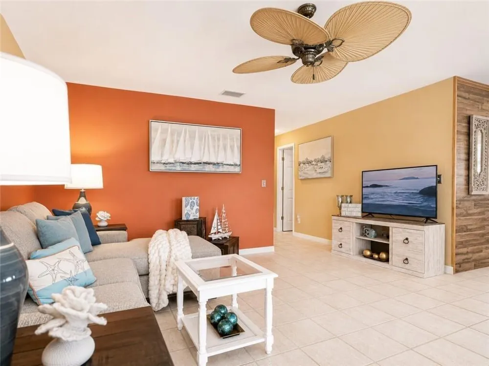 55 WOODLAND DRIVE #206 Vero Beach, FL 32962
