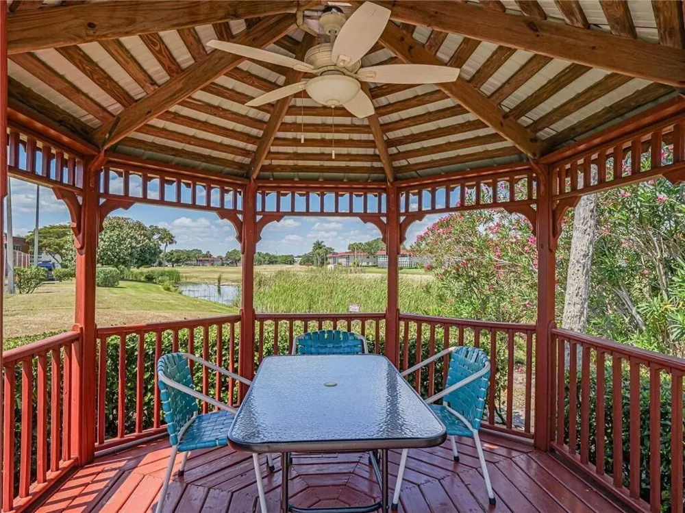55 WOODLAND DRIVE #206 Vero Beach, FL 32962