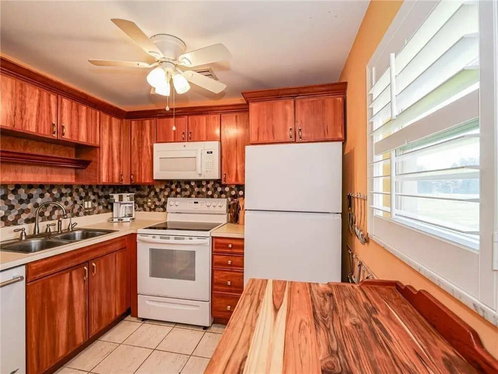 55 WOODLAND DRIVE #206 Vero Beach, FL 32962