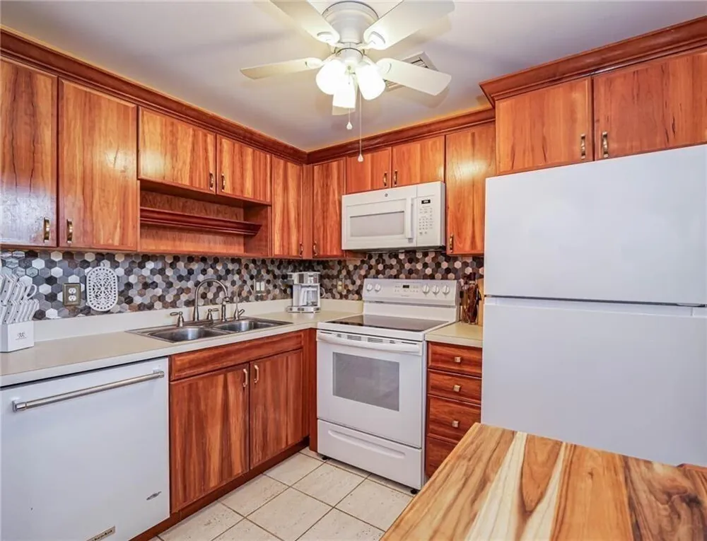 55 WOODLAND DRIVE #206 Vero Beach, FL 32962