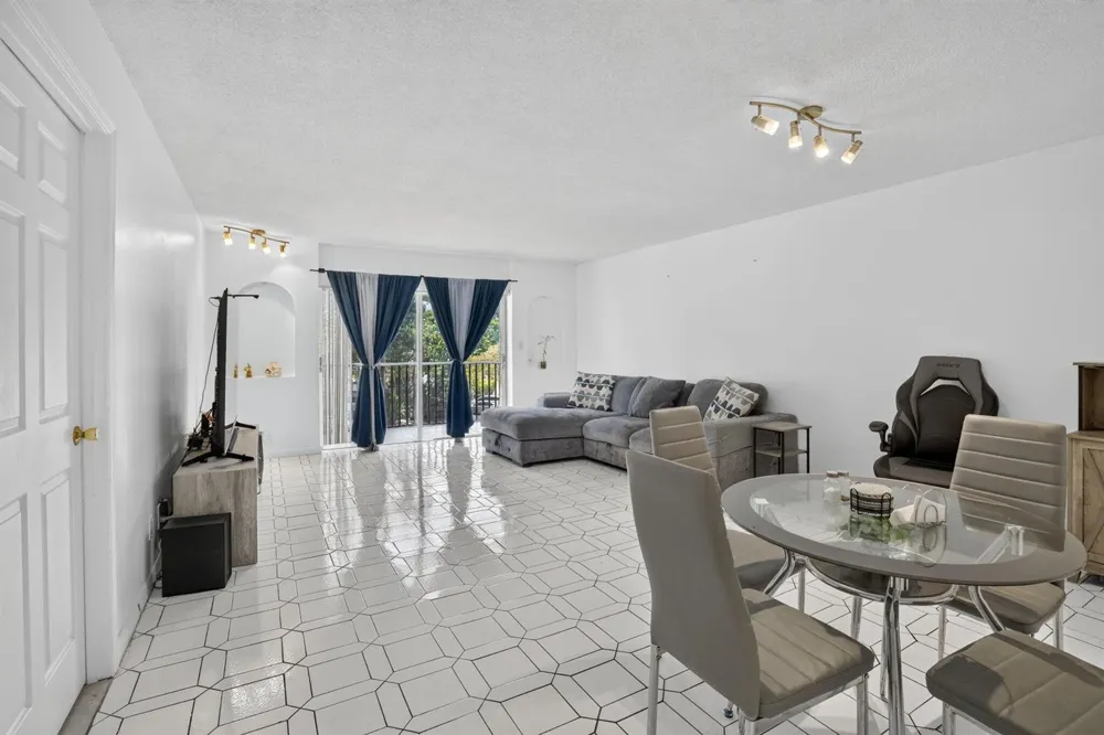 6001 Falls Circle Drive #306 Lauderhill, FL 33319
