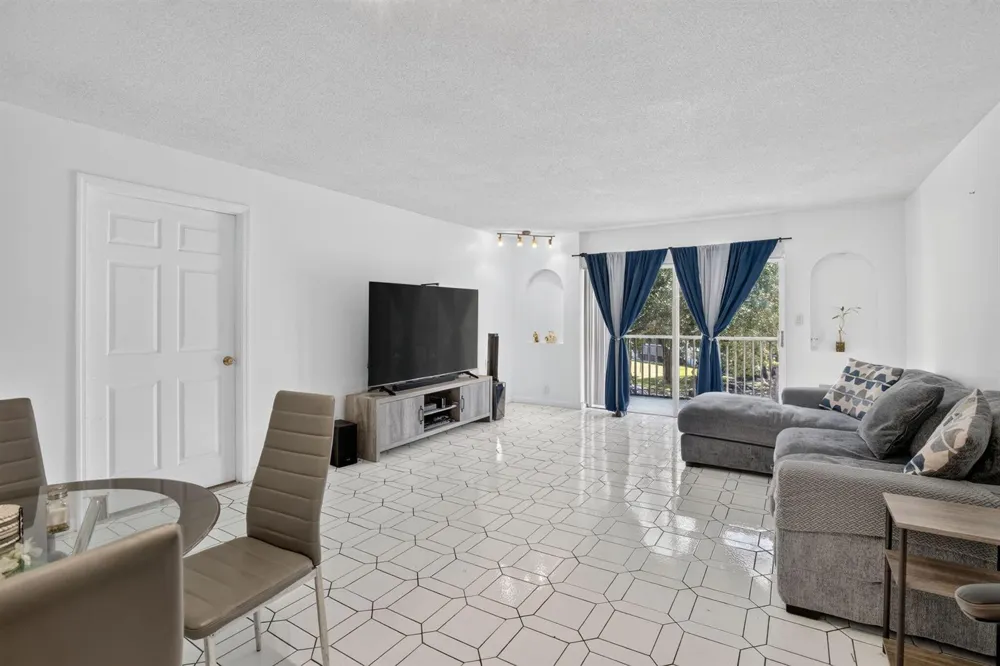 6001 Falls Circle Drive #306 Lauderhill, FL 33319