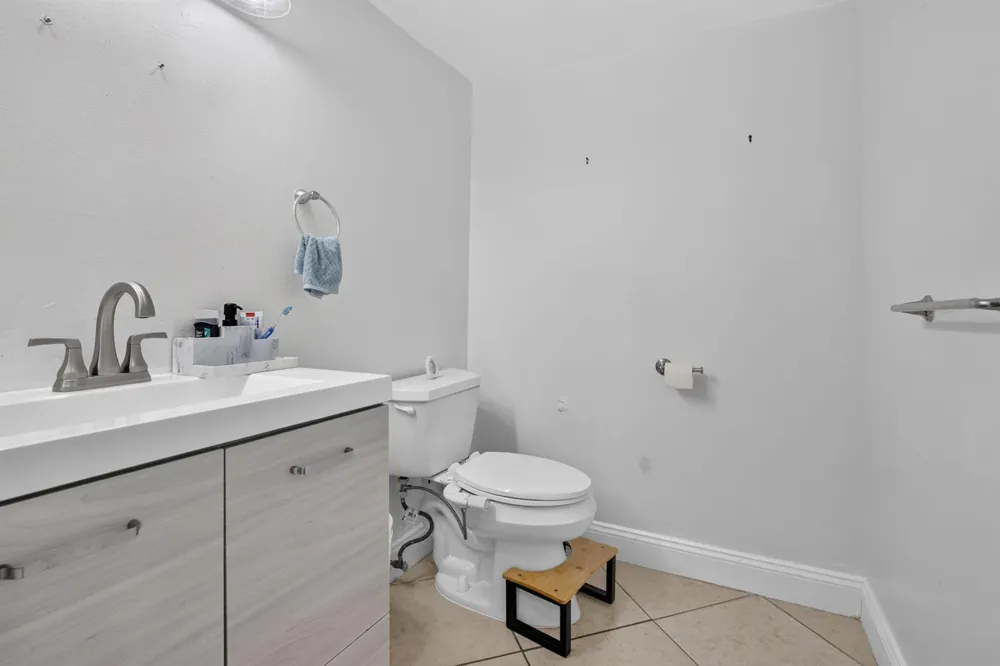 6001 Falls Circle Drive #306 Lauderhill, FL 33319