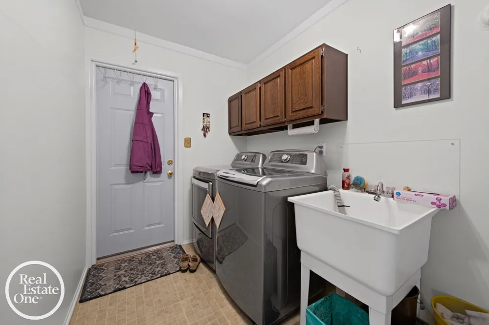 1196 Hawthorne Road Grosse Pointe Woods City, MI 48236