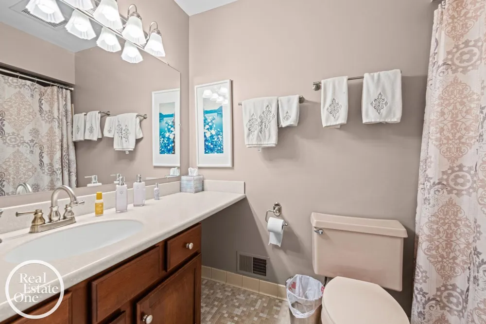 1196 Hawthorne Road Grosse Pointe Woods City, MI 48236