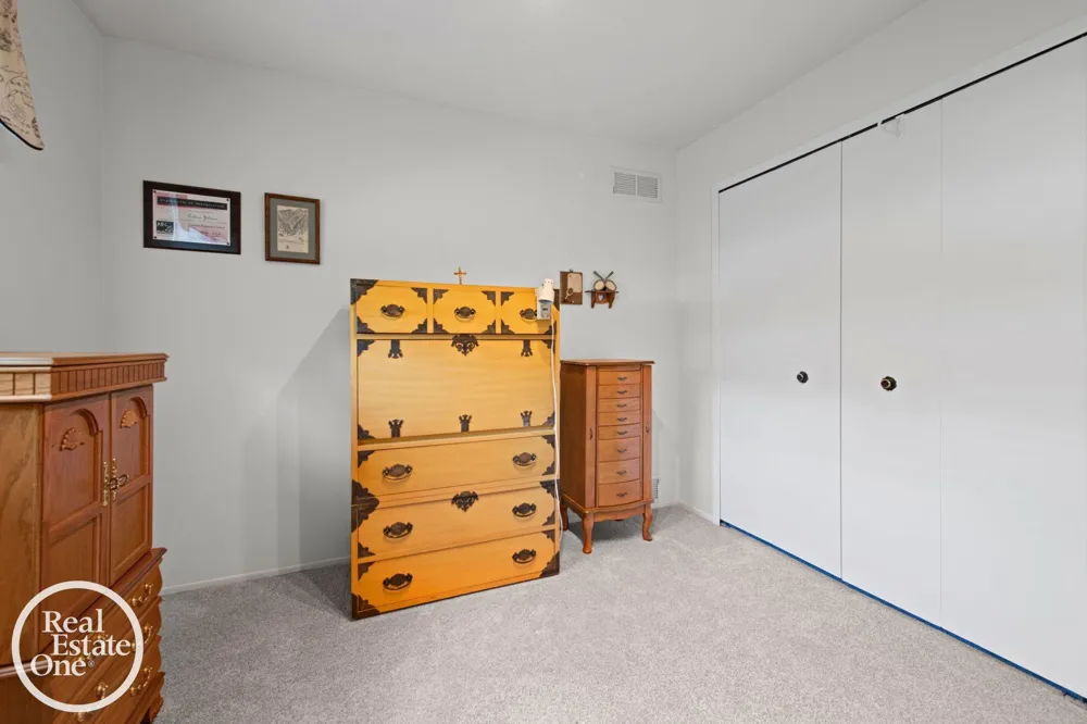 1196 Hawthorne Road Grosse Pointe Woods City, MI 48236
