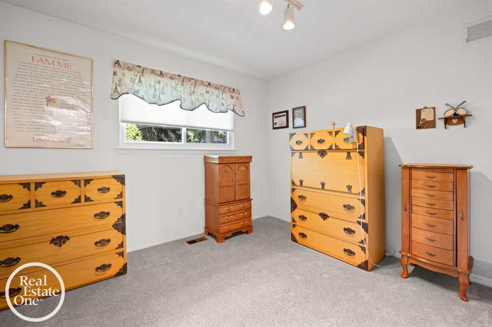 1196 Hawthorne Road Grosse Pointe Woods City, MI 48236