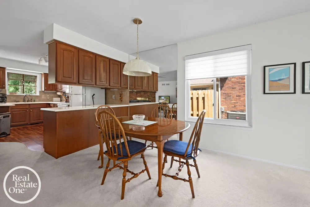 1196 Hawthorne Road Grosse Pointe Woods City, MI 48236