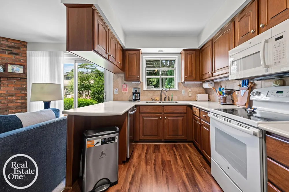 1196 Hawthorne Road Grosse Pointe Woods City, MI 48236