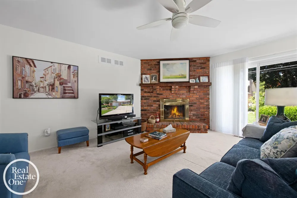 1196 Hawthorne Road Grosse Pointe Woods City, MI 48236