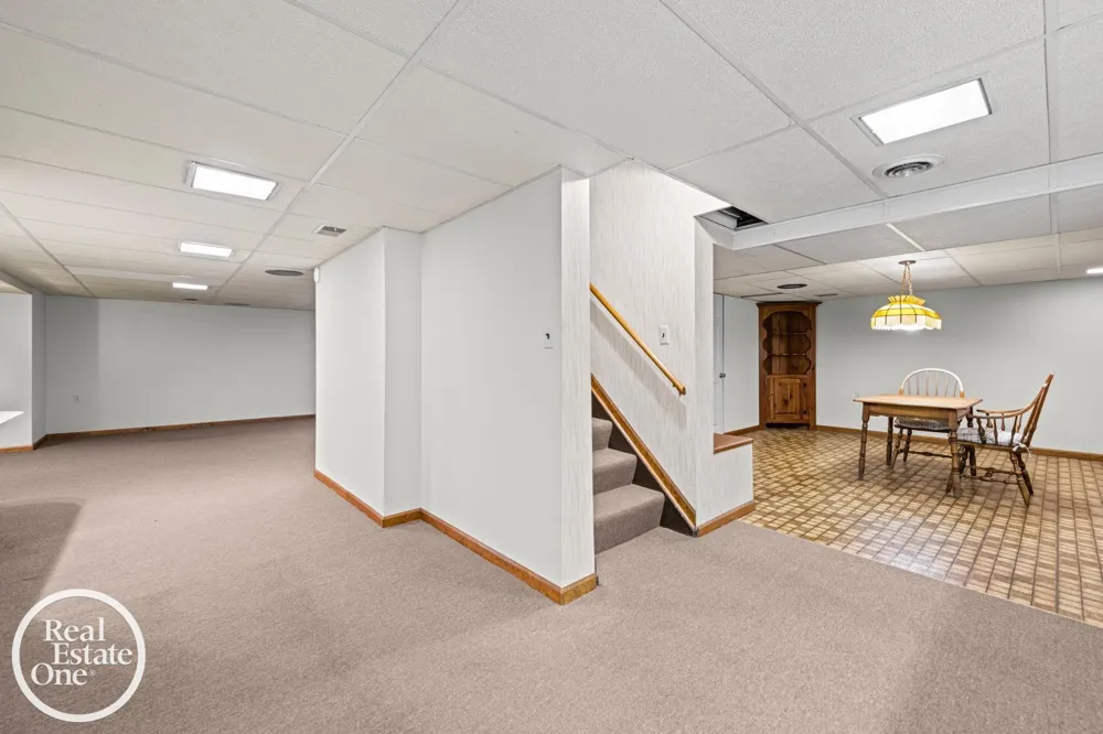 1196 Hawthorne Road Grosse Pointe Woods City, MI 48236