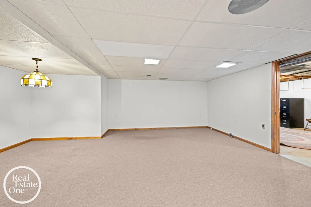 1196 Hawthorne Road Grosse Pointe Woods City, MI 48236