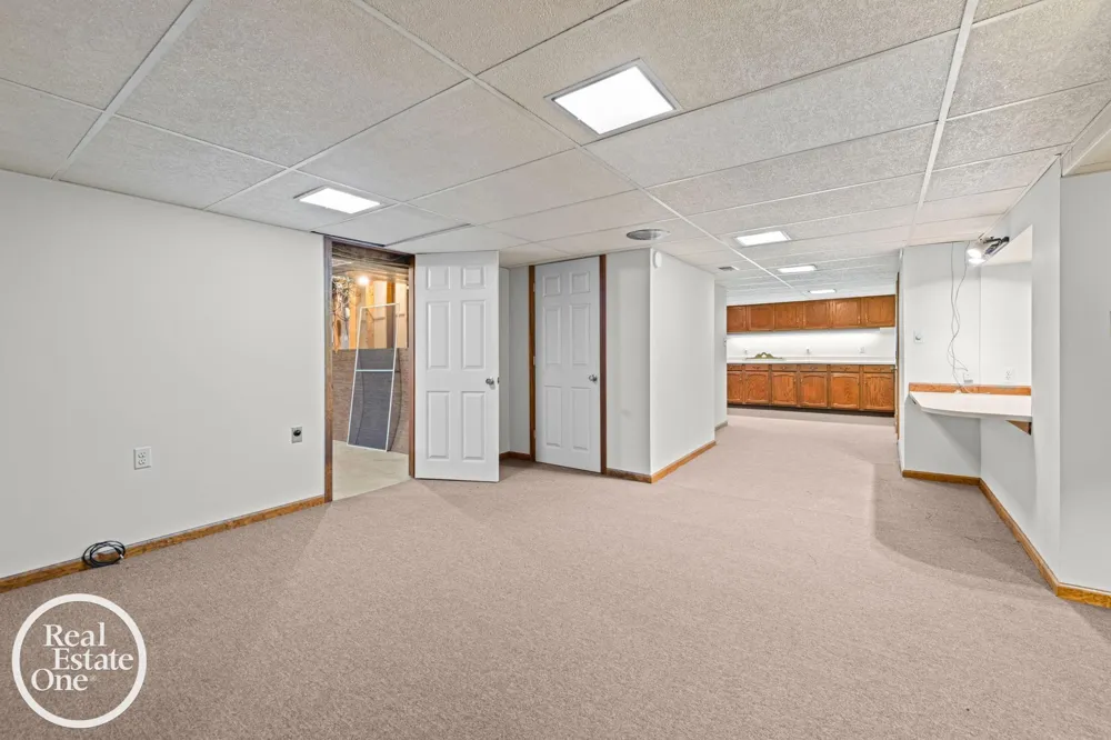 1196 Hawthorne Road Grosse Pointe Woods City, MI 48236