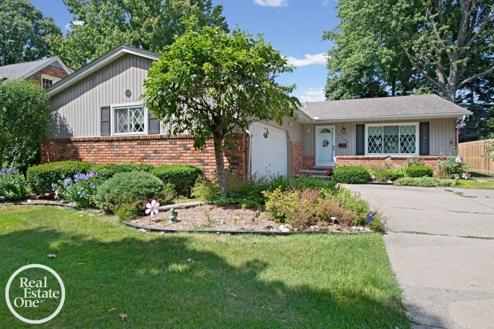 1196 Hawthorne Road Grosse Pointe Woods City, MI 48236