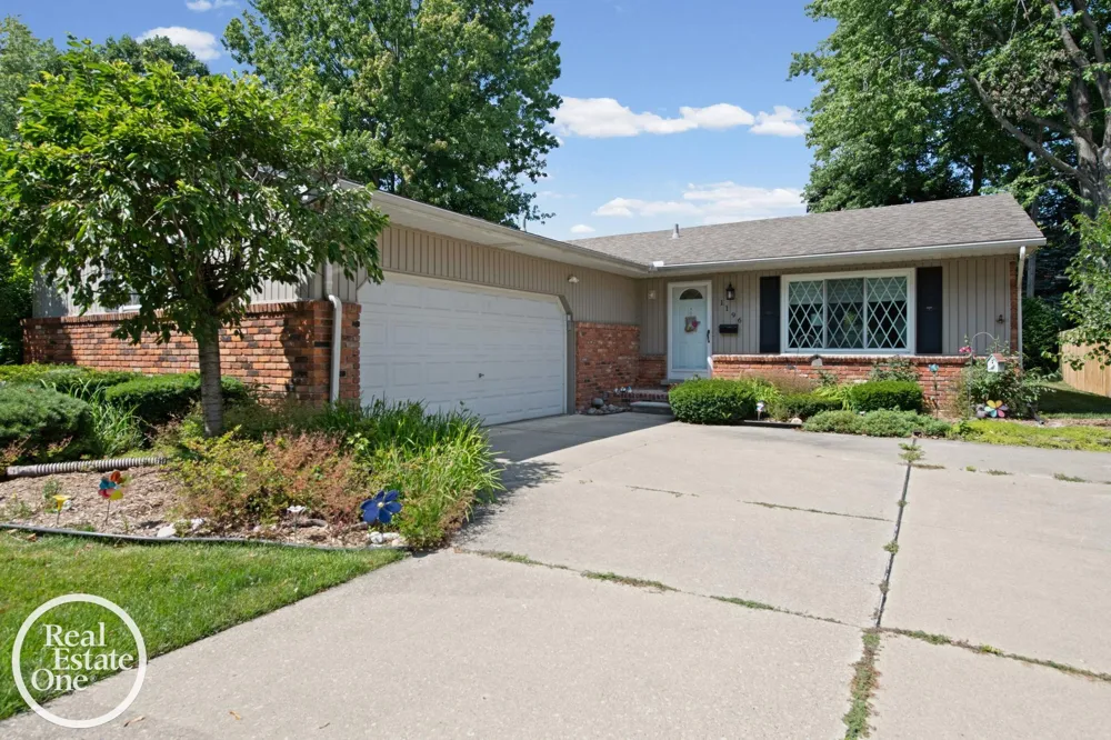 1196 Hawthorne Road Grosse Pointe Woods City, MI 48236