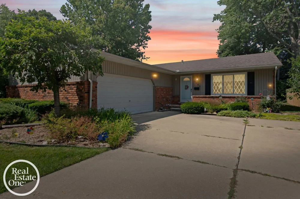 1196 Hawthorne Road Grosse Pointe Woods City, MI 48236