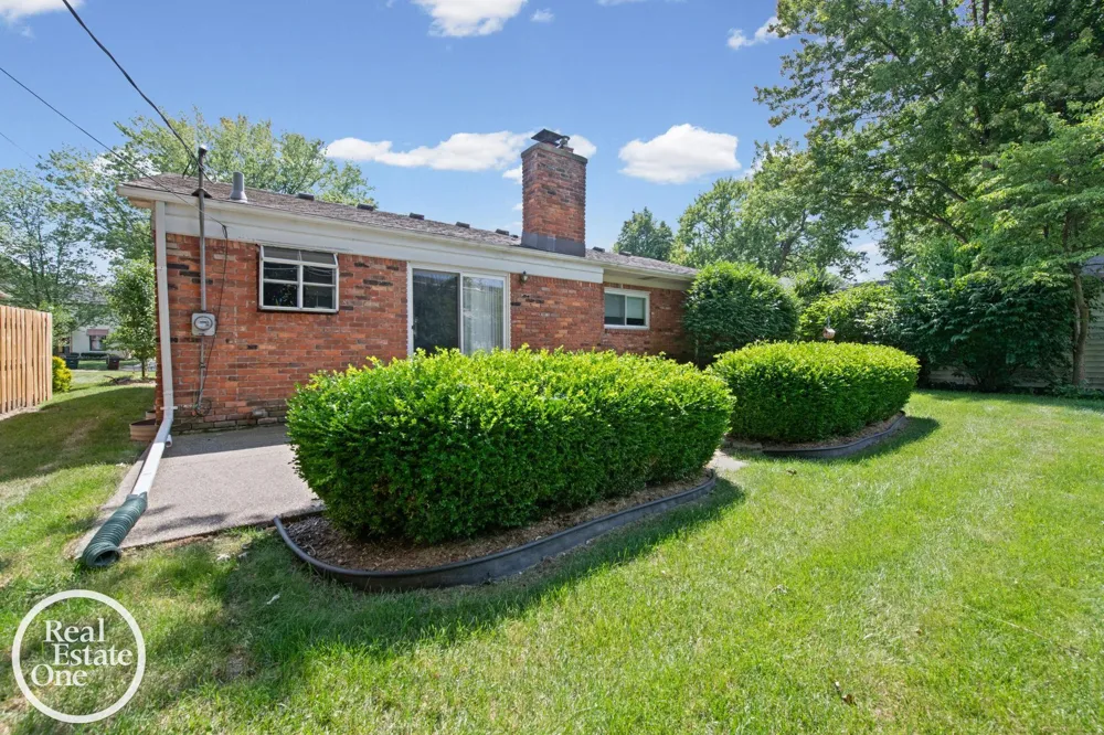 1196 Hawthorne Road Grosse Pointe Woods City, MI 48236