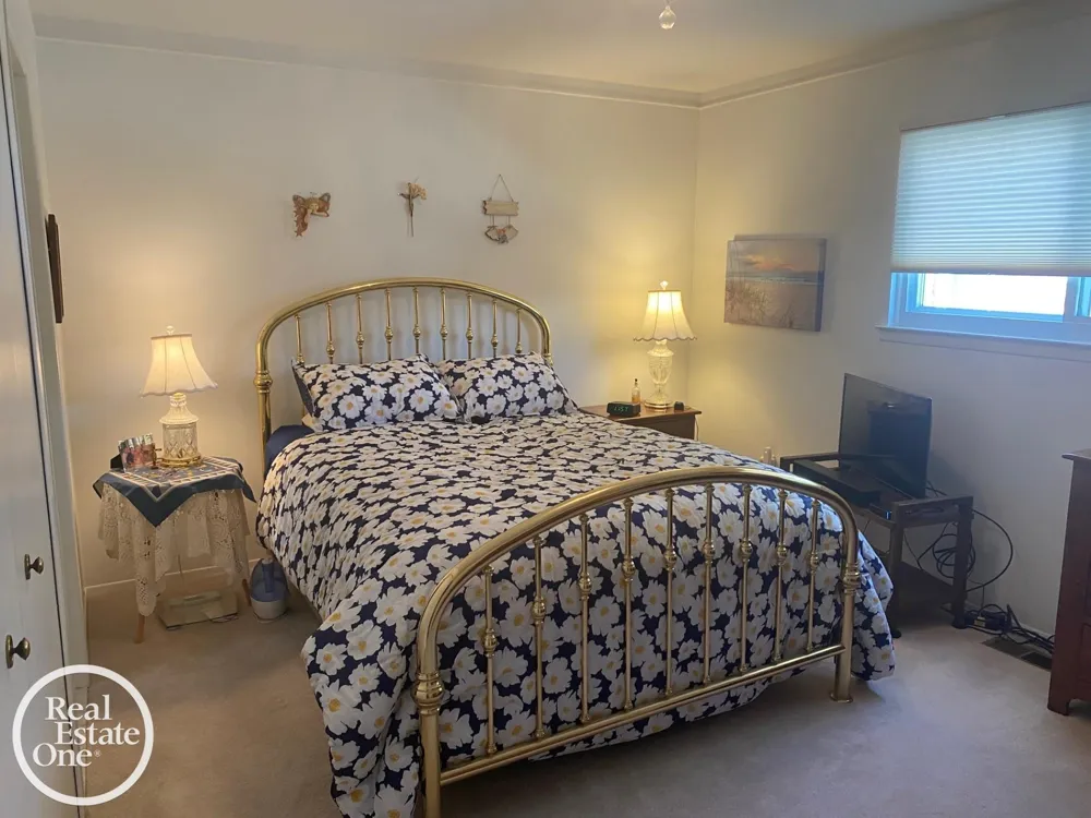 1196 Hawthorne Road Grosse Pointe Woods City, MI 48236