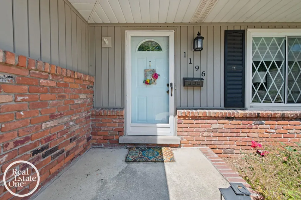 1196 Hawthorne Road Grosse Pointe Woods City, MI 48236