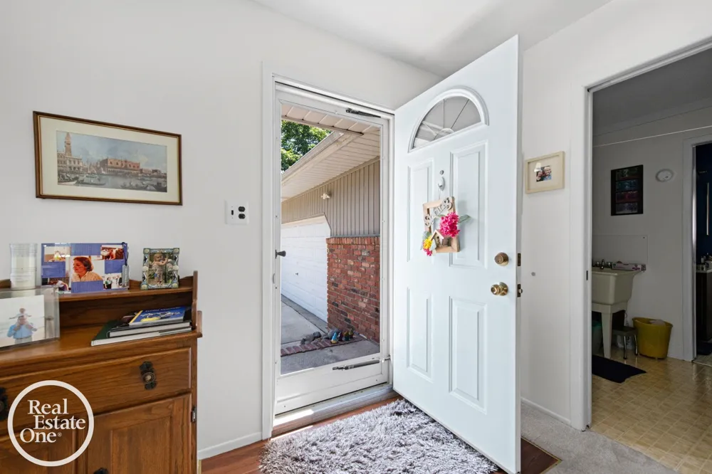 1196 Hawthorne Road Grosse Pointe Woods City, MI 48236