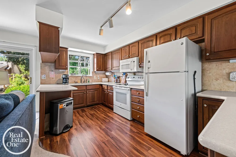 1196 Hawthorne Road Grosse Pointe Woods City, MI 48236
