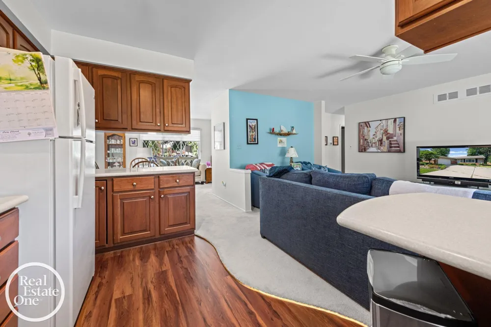 1196 Hawthorne Road Grosse Pointe Woods City, MI 48236