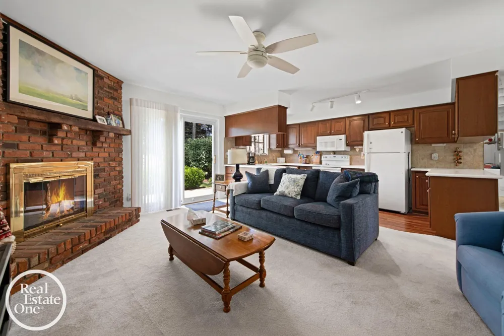 1196 Hawthorne Road Grosse Pointe Woods City, MI 48236
